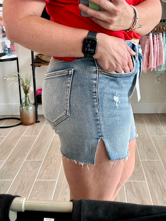 Cello Mom Short Mid Rise with Side Slit